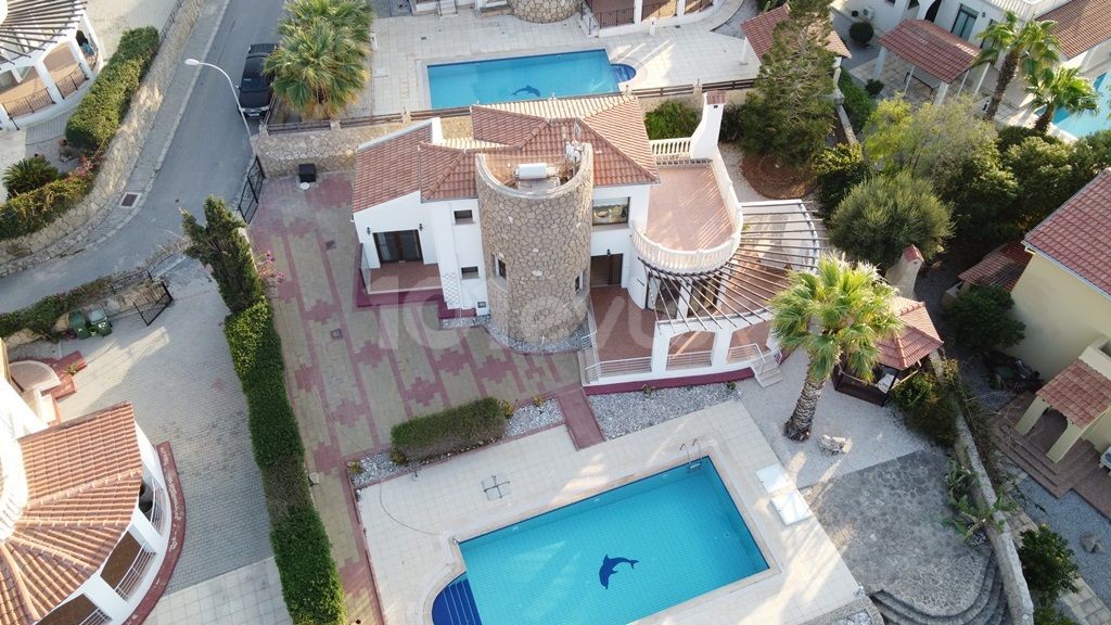 VILLA IN ERSTER LINIE MIT SPEKTAKULÄREM MEERBLICK!!