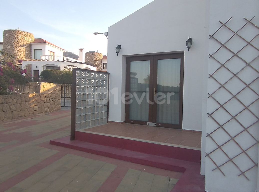 FRONT LINE VILLA WITH SPECTACULAR SEA VIEWS!!