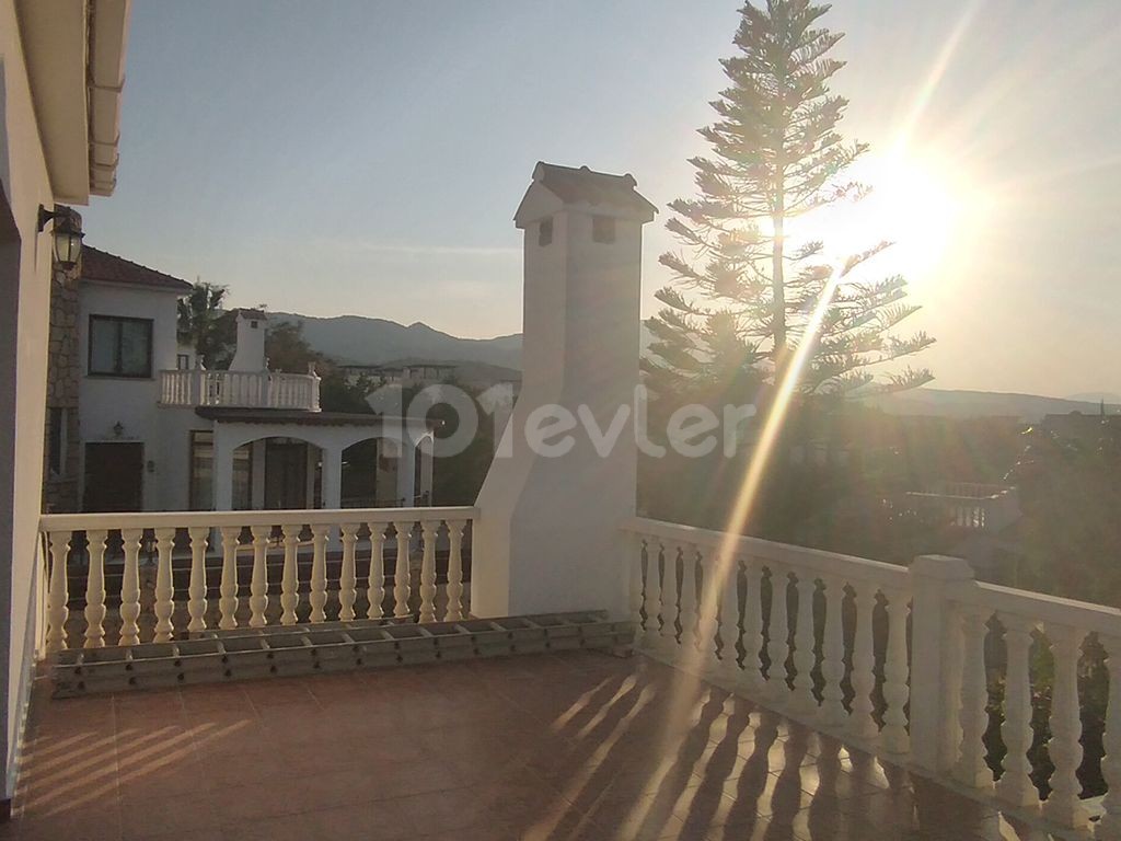 FRONT LINE VILLA WITH SPECTACULAR SEA VIEWS!!