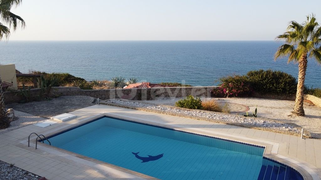 FRONT LINE VILLA WITH SPECTACULAR SEA VIEWS!!