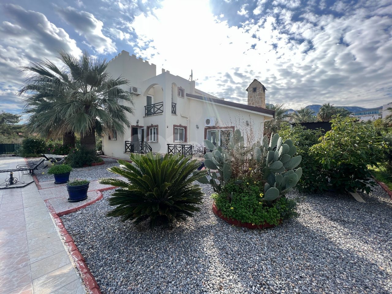 VOLLSTÄNDIG MÖBLIERTE VILLA MIT 3 SCHLAFZIMMERN UND POOL IN CATALKOY KYRENIA!!