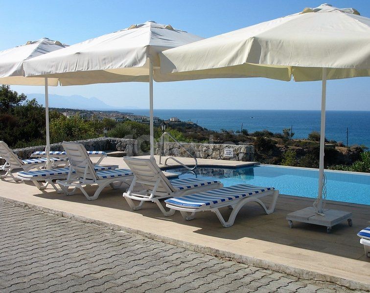 4 Bedroom Villa Fully Furnished With Private Swimming Pool, Large Driveway, And Elevated Sea Views!!