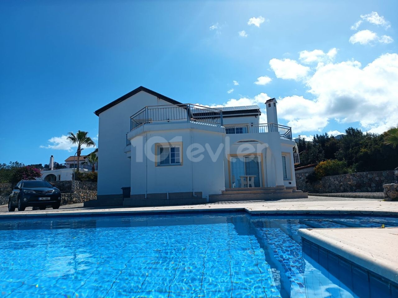 4 Bedroom Villa Fully Furnished With Private Swimming Pool, Large Driveway, And Elevated Sea Views!!