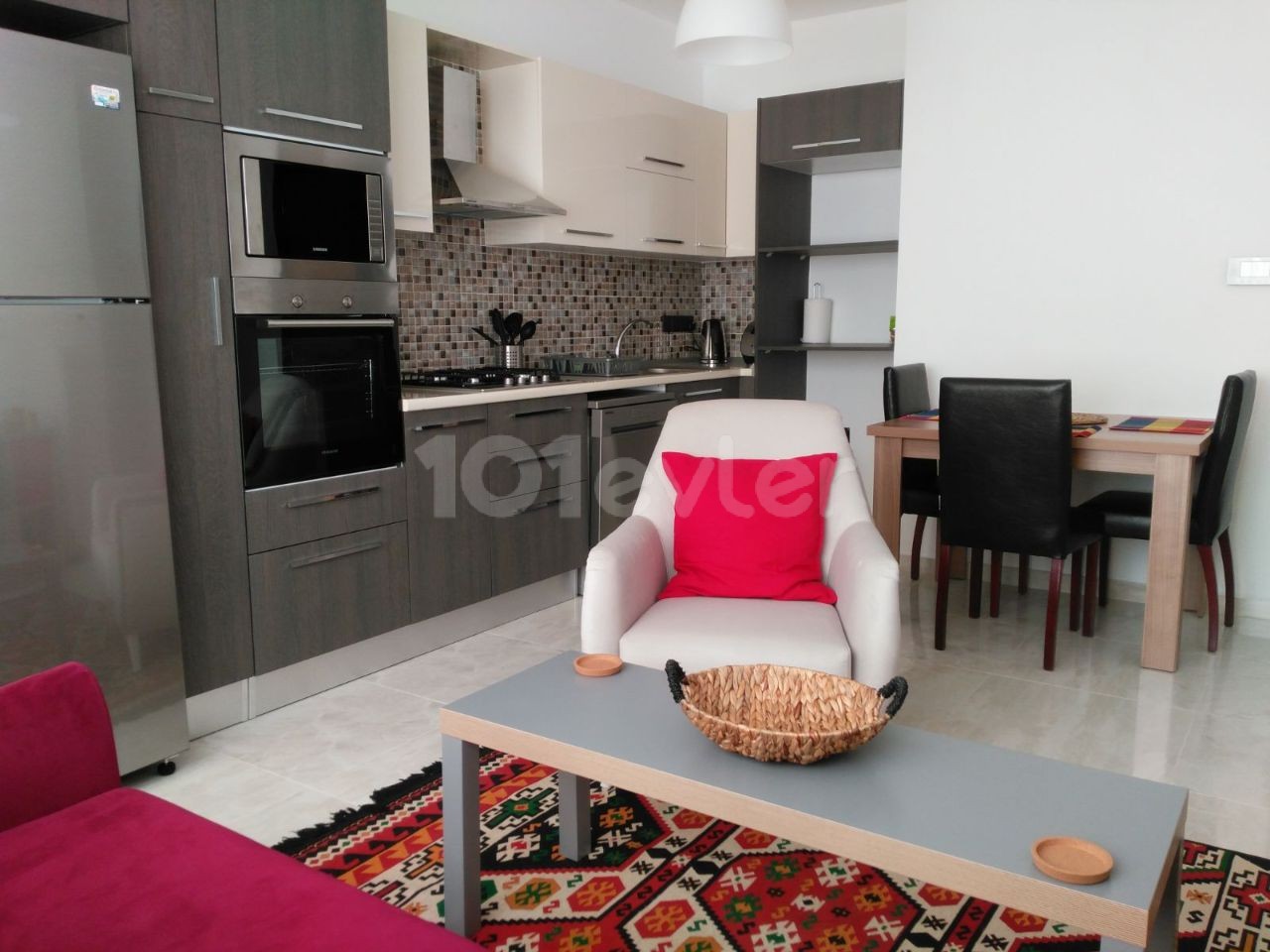 2 Bedroom Flat for Rent in Kyrenia Center (Barış Park Area)