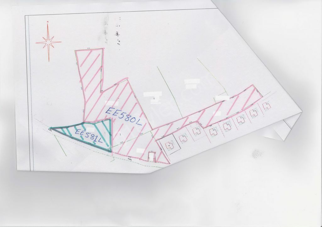GIRNE Esentepe'de, Yol Üstu, İmara Açık Bölgede, 8 Dönüm 1 Evlek 700 Ayakkare Büyüklüğündeki Tarla Satılıktır Ref: EE580L