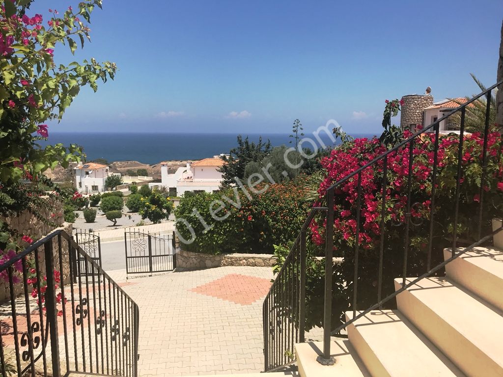 GIRNE BAHCELI de LÜX Villa Özel Havuz HEMEN TAŞINMAYA HAZIR! Ref: BI517