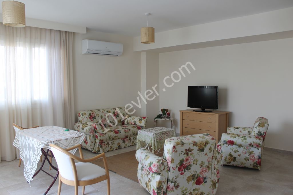 CENTRAL GIRNE/KYRENIA Two Bedroom Apartment - shops on your door step! Deeds Ready to transfer. Ref: GE513