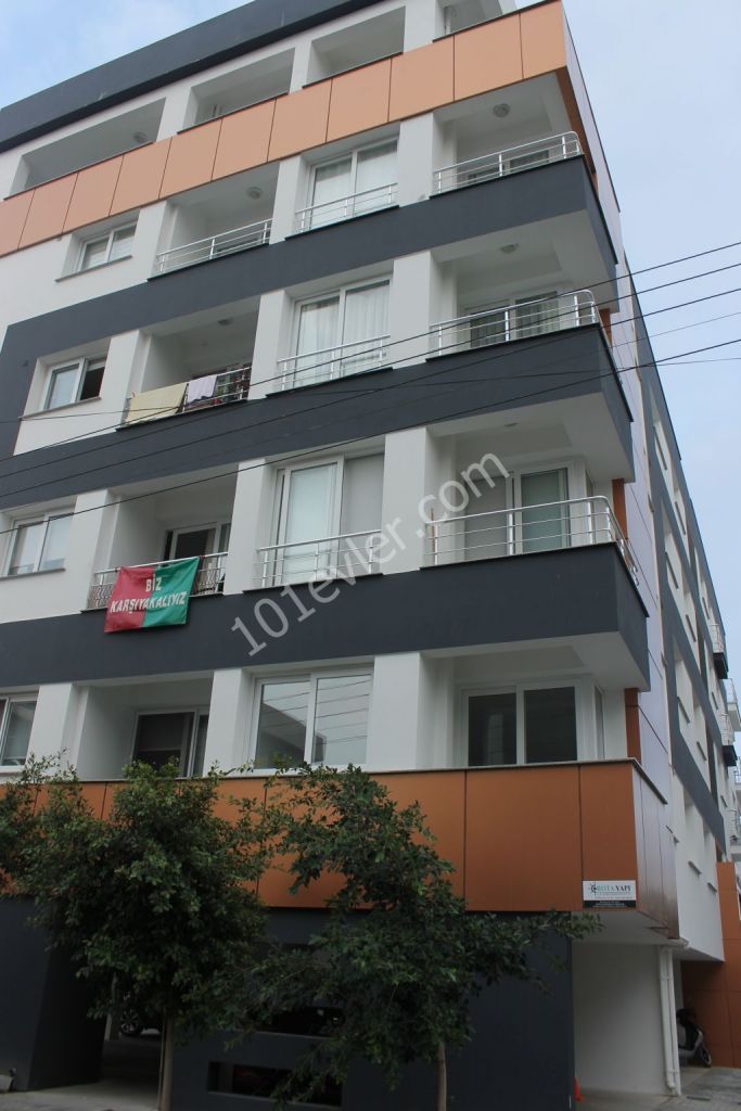Kyrenia Zentrum 90m2 2 + 1 Wohnung, bereit für gleichwertige COB Transfer oder Darlehen! Ref: GE513 ** 