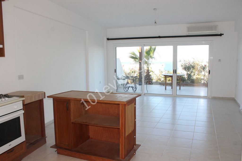 GIRNE ESENTEPEde 3 + 1 Bahçe Kat Daire, KOÇAN HAZIR - KREDI İÇİN UYGUN!  Ref: EE586