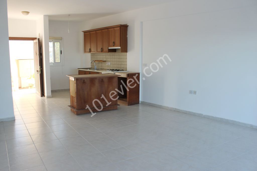 GIRNE ESENTEPEde 3 + 1 Bahçe Kat Daire, KOÇAN HAZIR - KREDI İÇİN UYGUN!  Ref: EE586