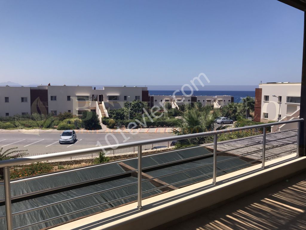 2 + 2 fully furnished, top floor apartment