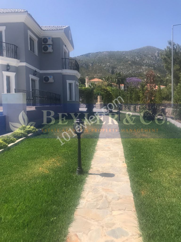 Bellapais'de 3 + 4 sifir ozel havuzlu & bahceli villa - Ref: BS511