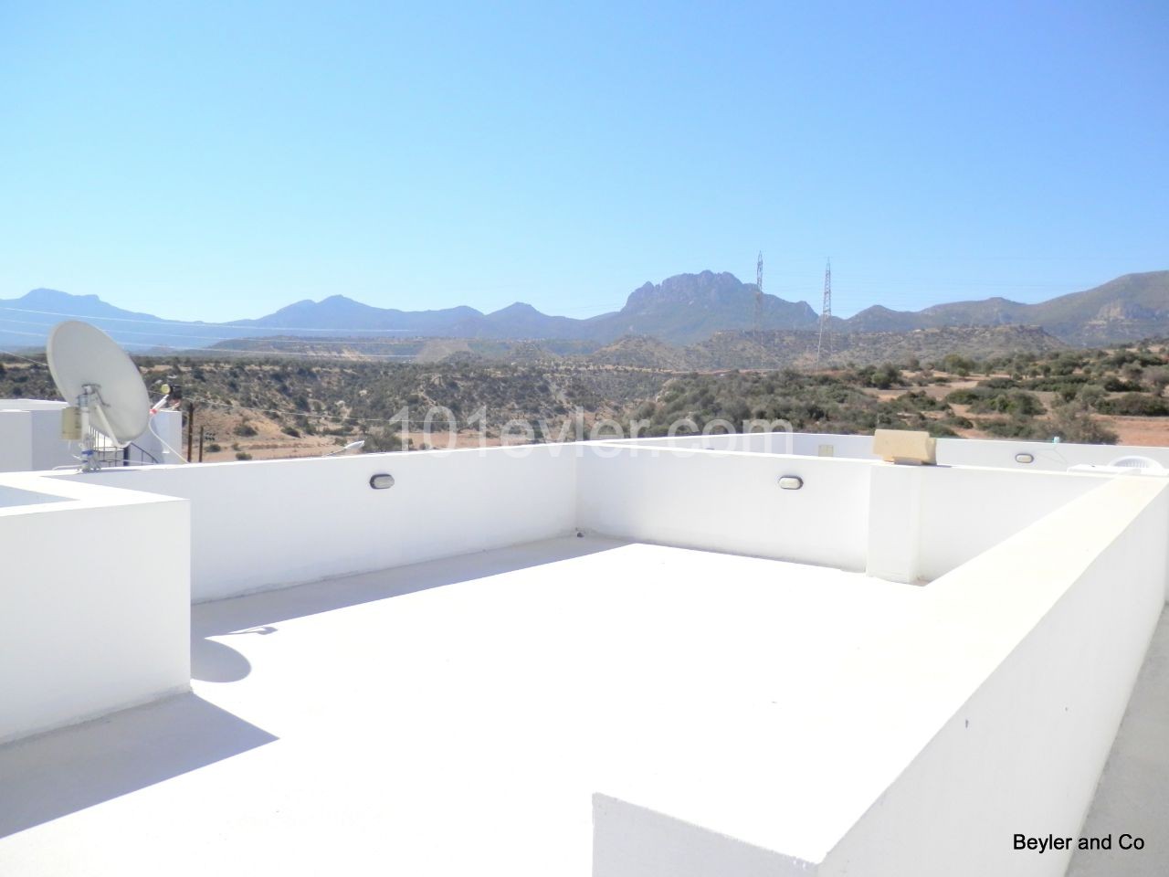 1 + 1 Apartment with private roof terrace - CY555