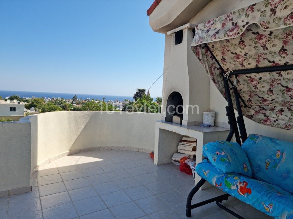 3 bed top floor apartment with private terrace and sea views - CY657