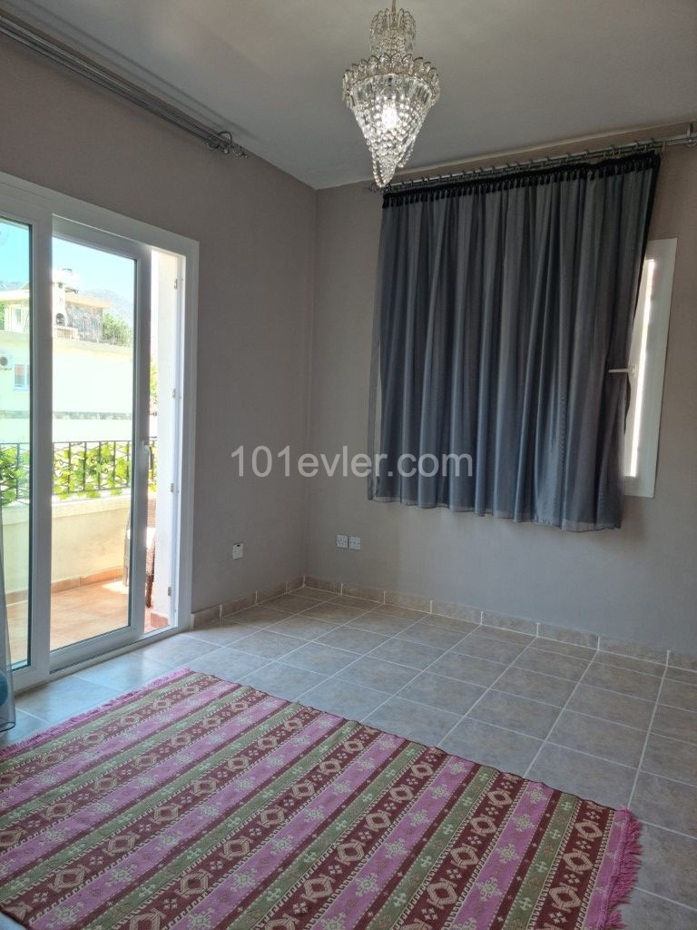 3 bed top floor apartment with private terrace and sea views - CY657