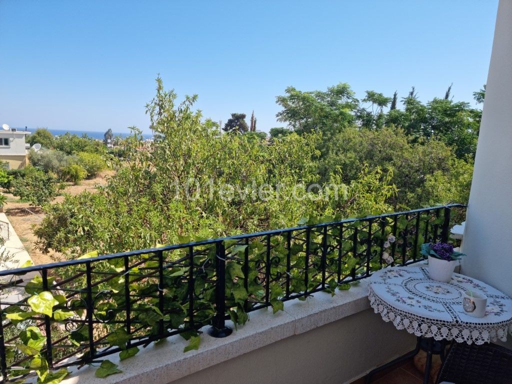 3 bed top floor apartment with private terrace and sea views - CY657