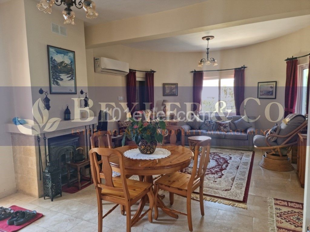 3 bedroom villa with private pool and garden - OY575