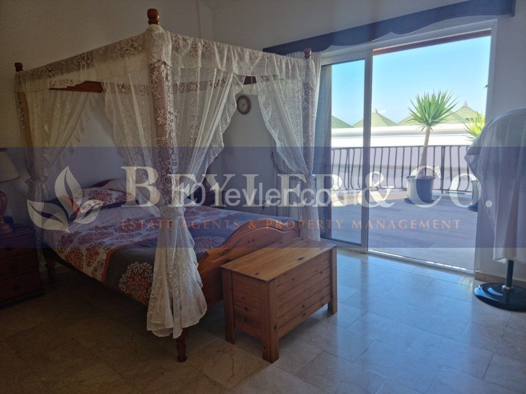 3 bedroom villa with private pool and garden - OY575