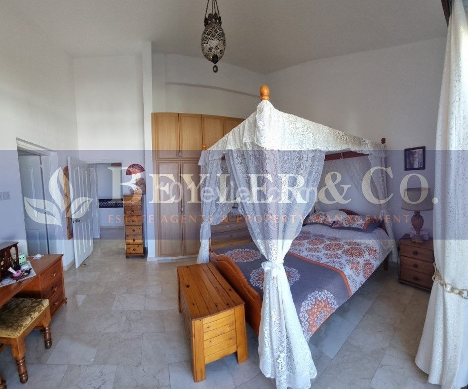 3 bedroom villa with private pool and garden - OY575