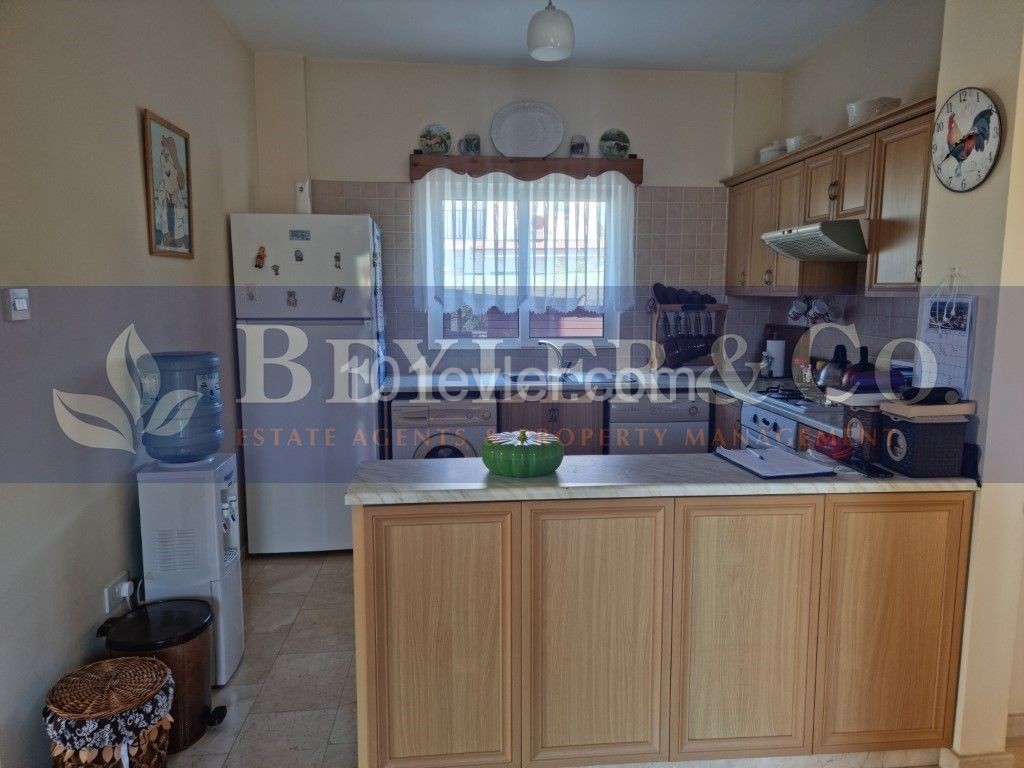 3 bedroom villa with private pool and garden - OY575