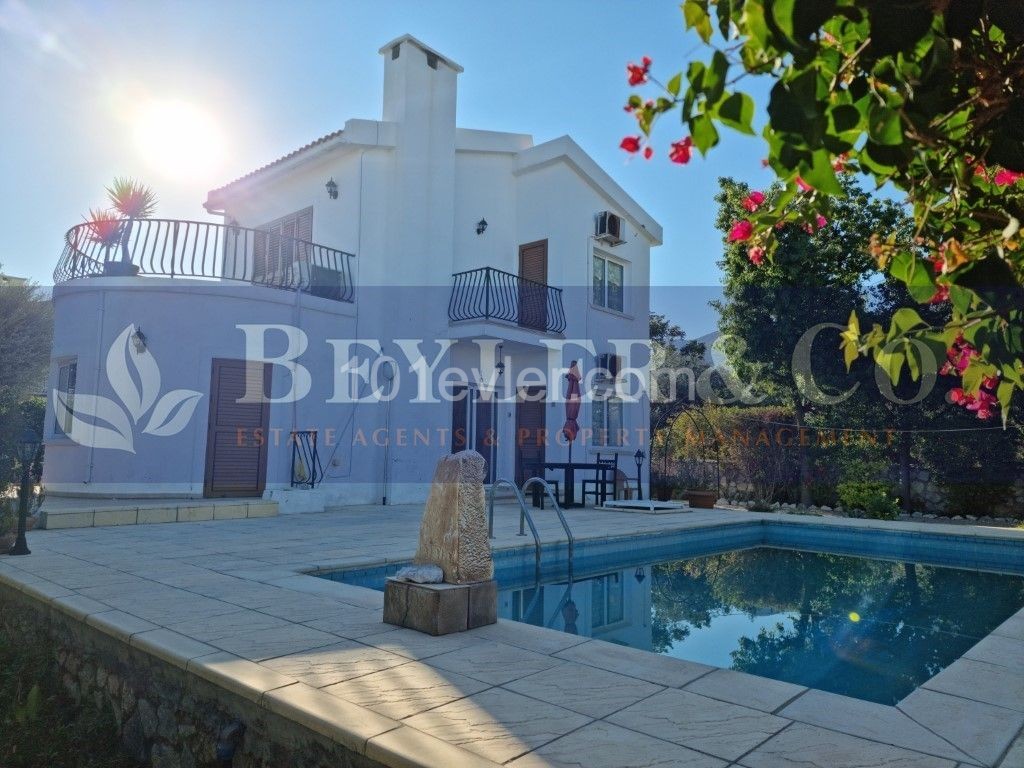 3 bedroom villa with private pool and garden - OY575