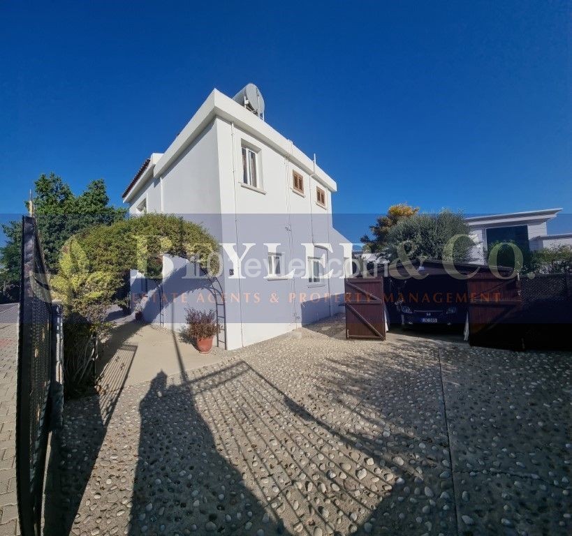 3 bedroom villa with private pool and garden - OY575