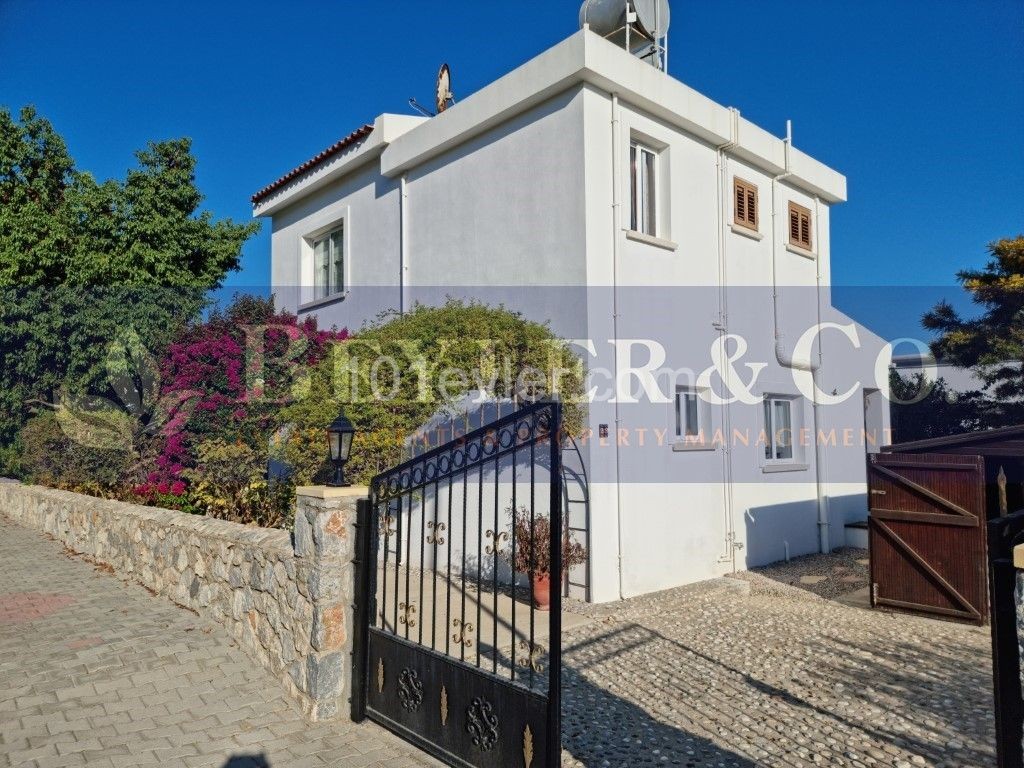 3 bedroom villa with private pool and garden - OY575