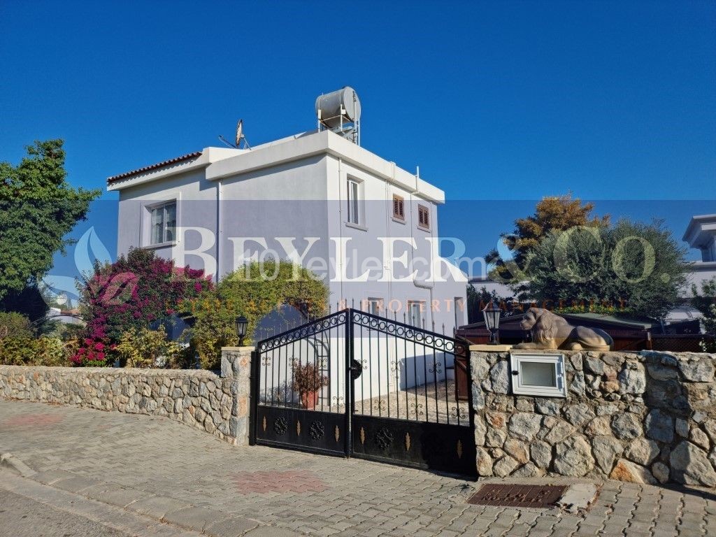 3 bedroom villa with private pool and garden - OY575