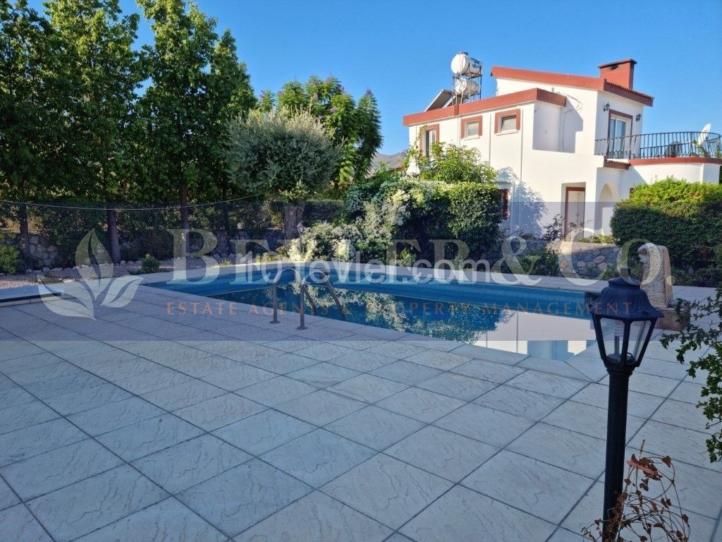 3 bedroom villa with private pool and garden - OY575