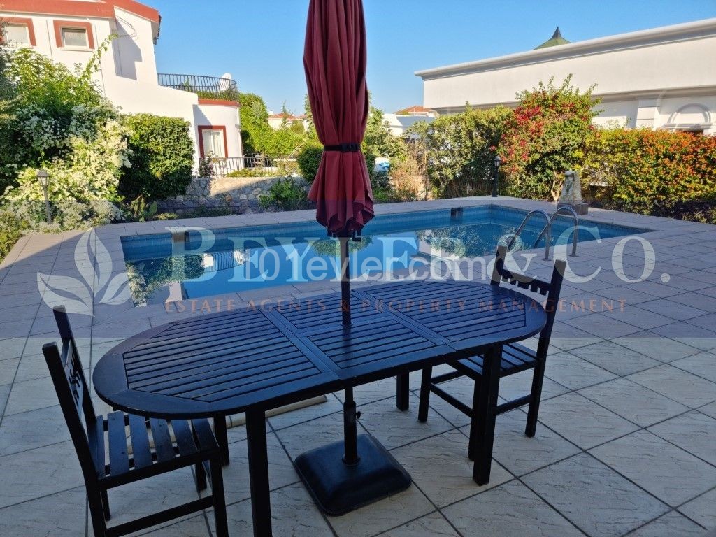 3 bedroom villa with private pool and garden - OY575