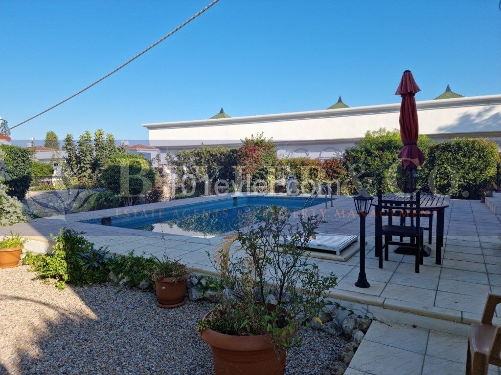 Villa mit 3 Schlafzimmern, privatem Pool und Garten-OY575 ** 