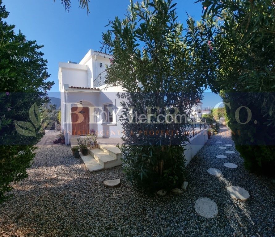 3 bedroom villa with private pool and garden - OY575