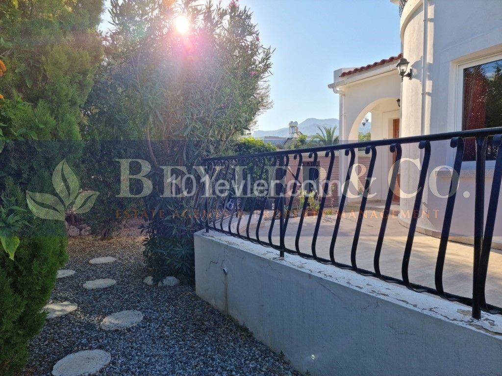 Villa mit 3 Schlafzimmern, privatem Pool und Garten-OY575 ** 