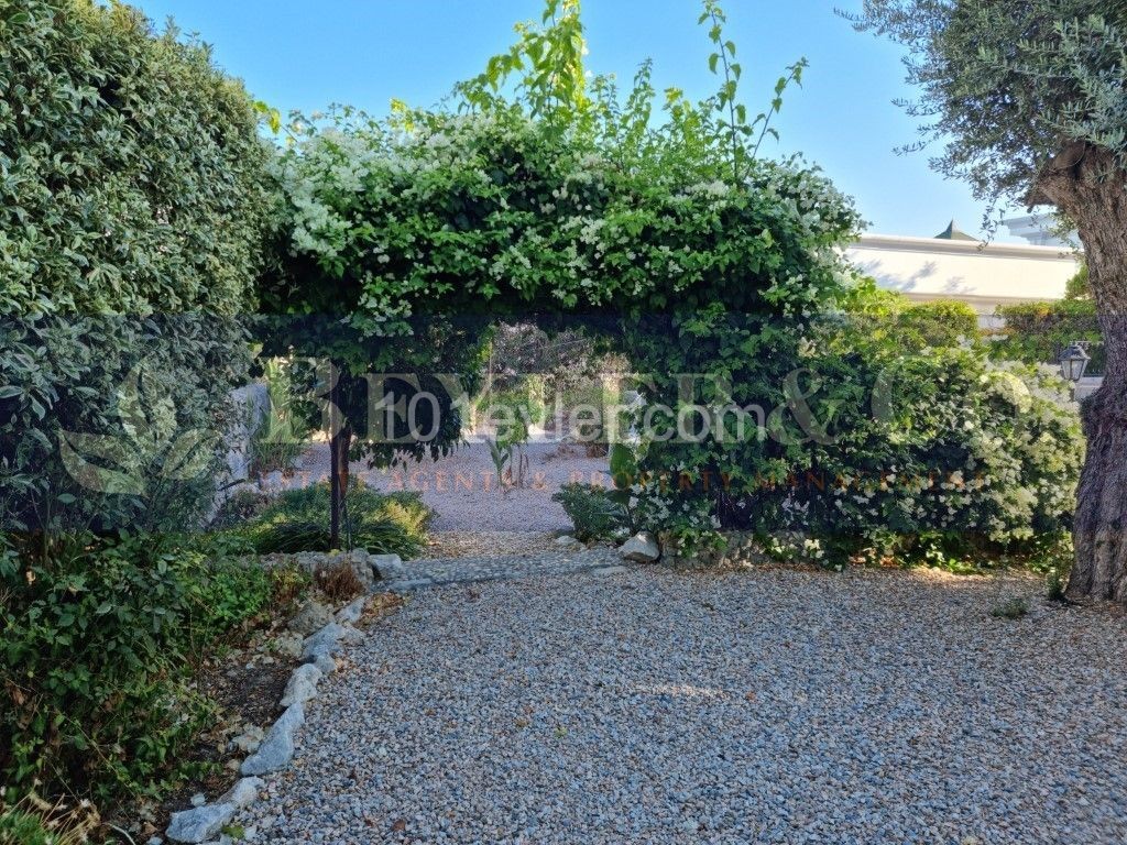 3 bedroom villa with private pool and garden - OY575