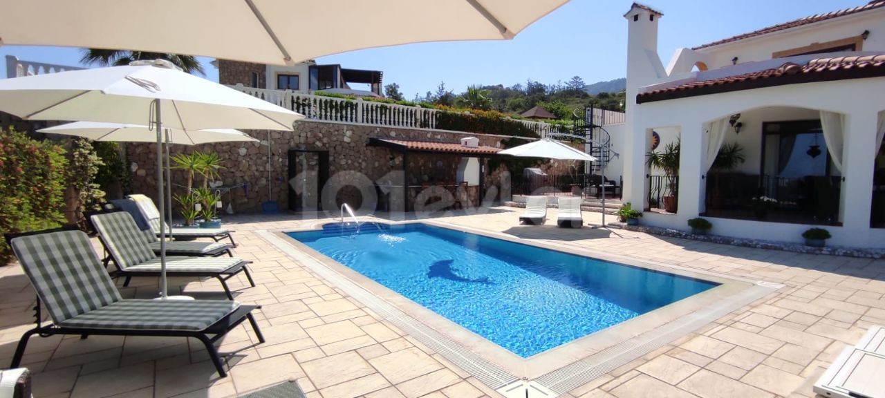 3+1 Villa in Bahceli area with an Individual Title Deed and private pool. ** 