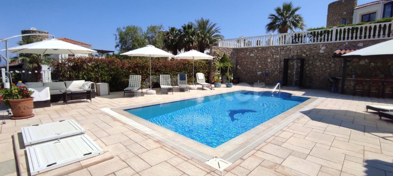 3+1 Villa in Bahceli area with an Individual Title Deed and private pool.