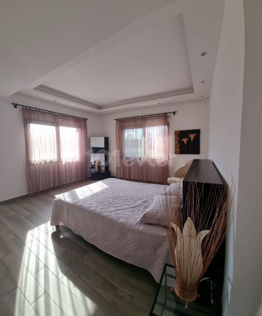 Beş Yatak Odalı LÜKS Villa ** 