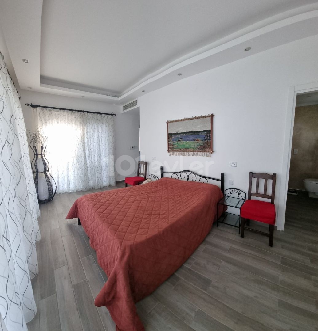 Beş Yatak Odalı LÜKS Villa ** 