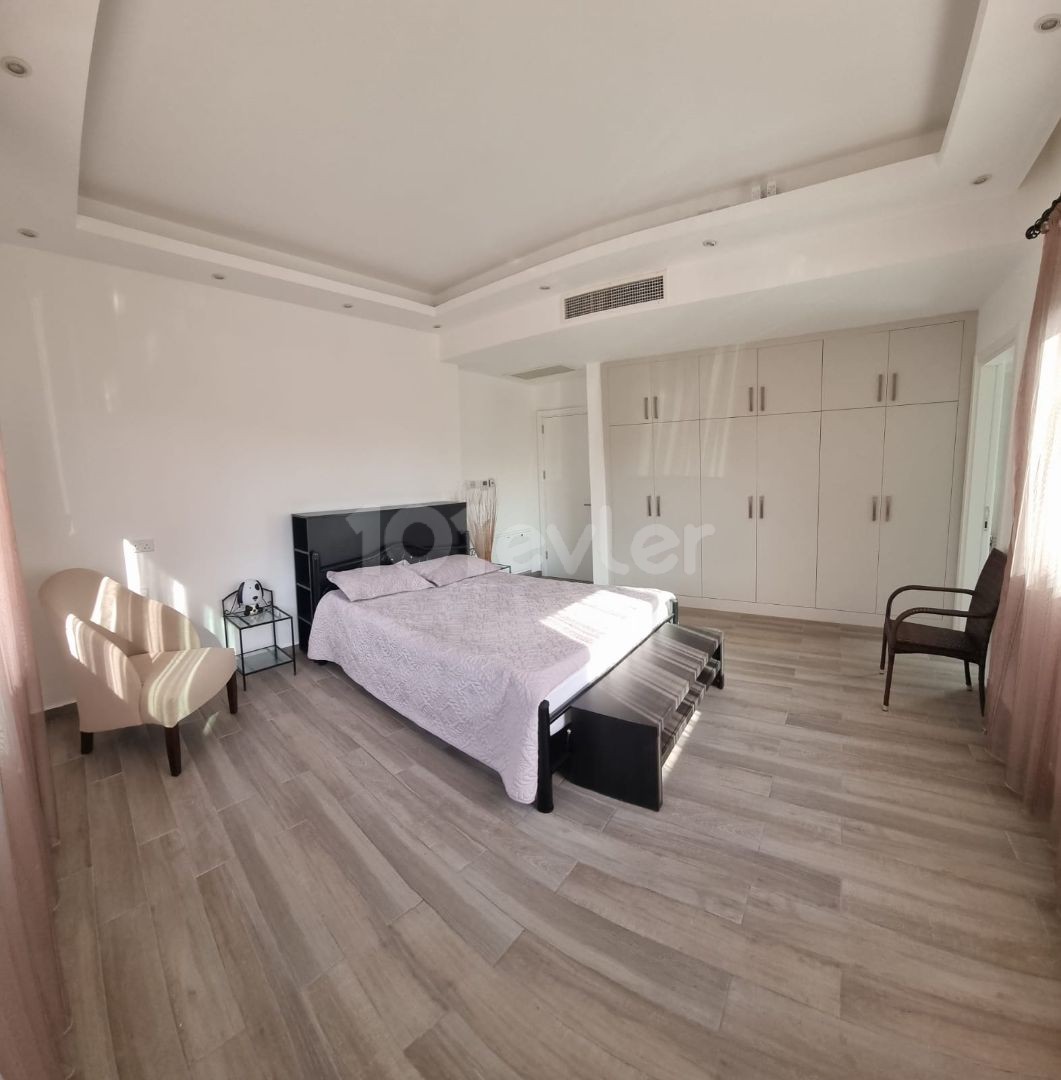 Beş Yatak Odalı LÜKS Villa ** 