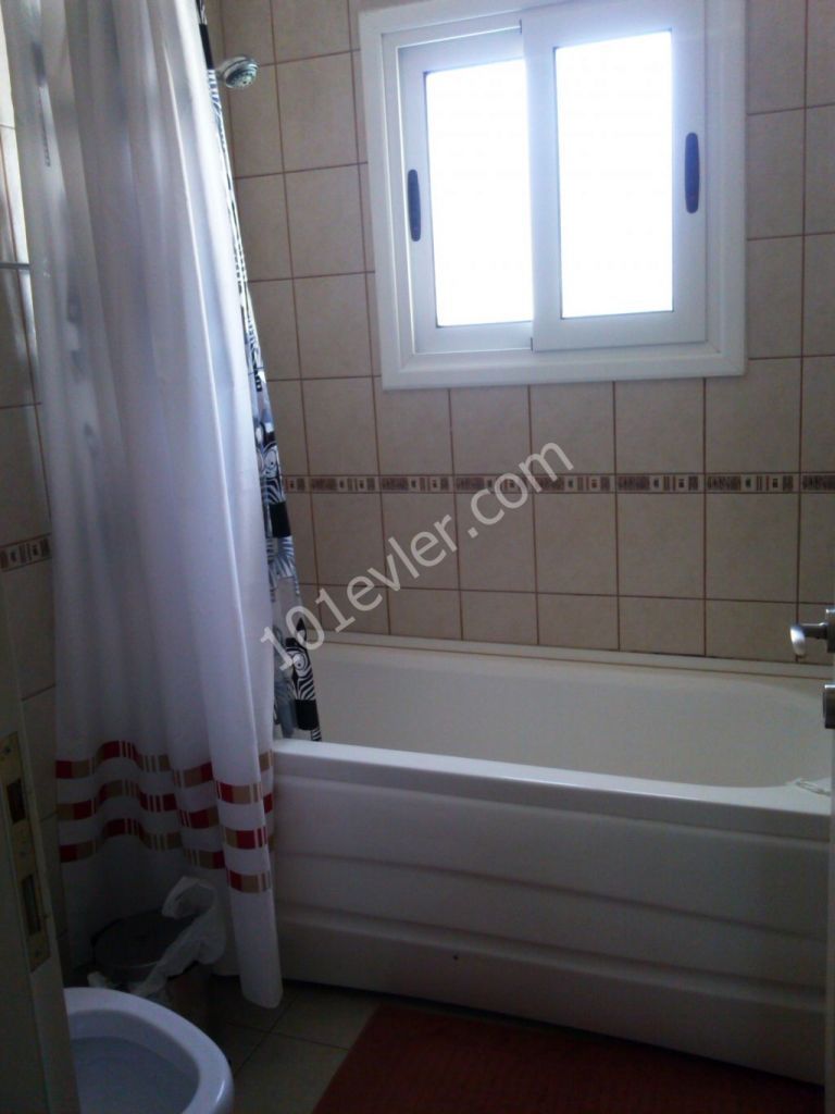 GIRNE ESENTEPEde 2 + 1 Bahçe Kat Daire, Ortak Havuz, Koçan Hazır KREDI UYGUN! Ref: EE549