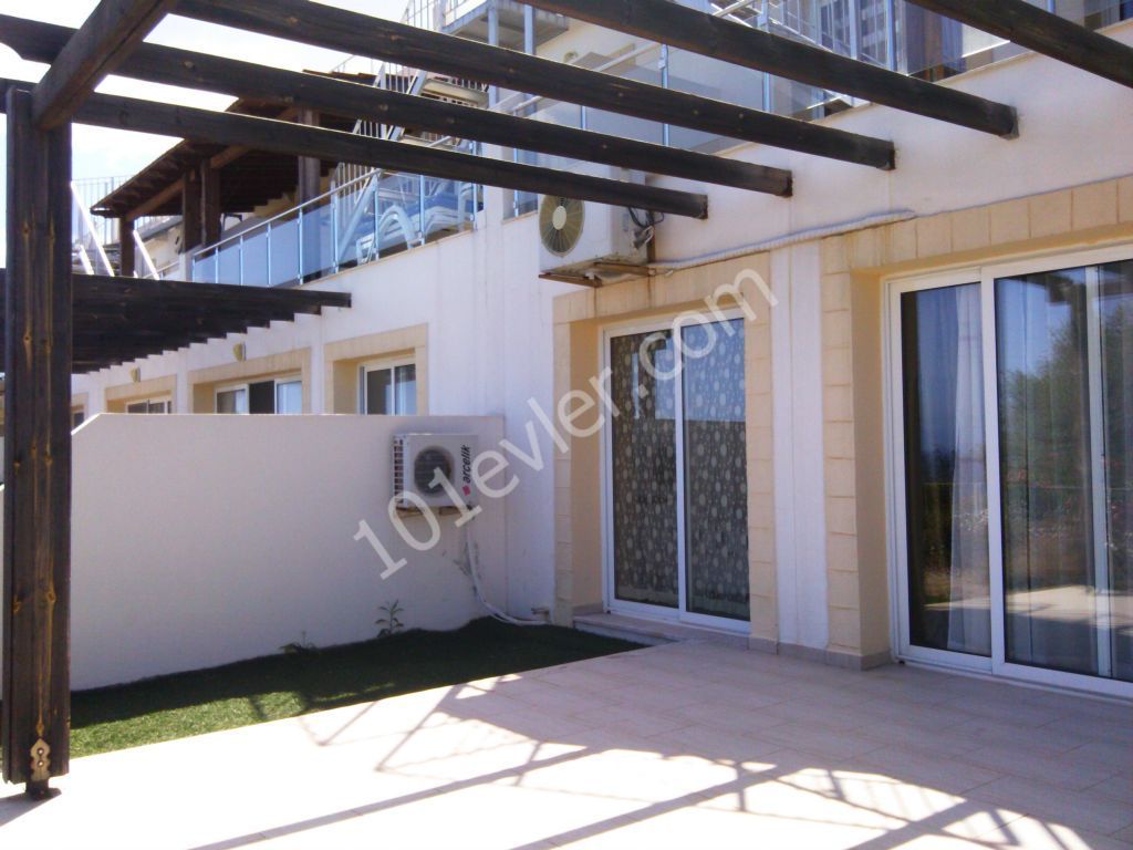 GIRNE ESENTEPEde 2 + 1 Bahçe Kat Daire, Ortak Havuz, Koçan Hazır KREDI UYGUN! Ref: EE549