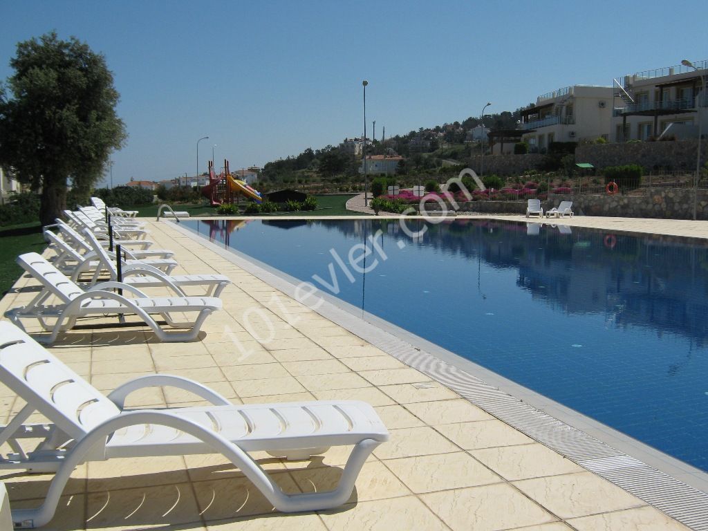 GIRNE ESENTEPEde 2 + 1 Bahçe Kat Daire, Ortak Havuz, Koçan Hazır KREDI UYGUN! Ref: EE549