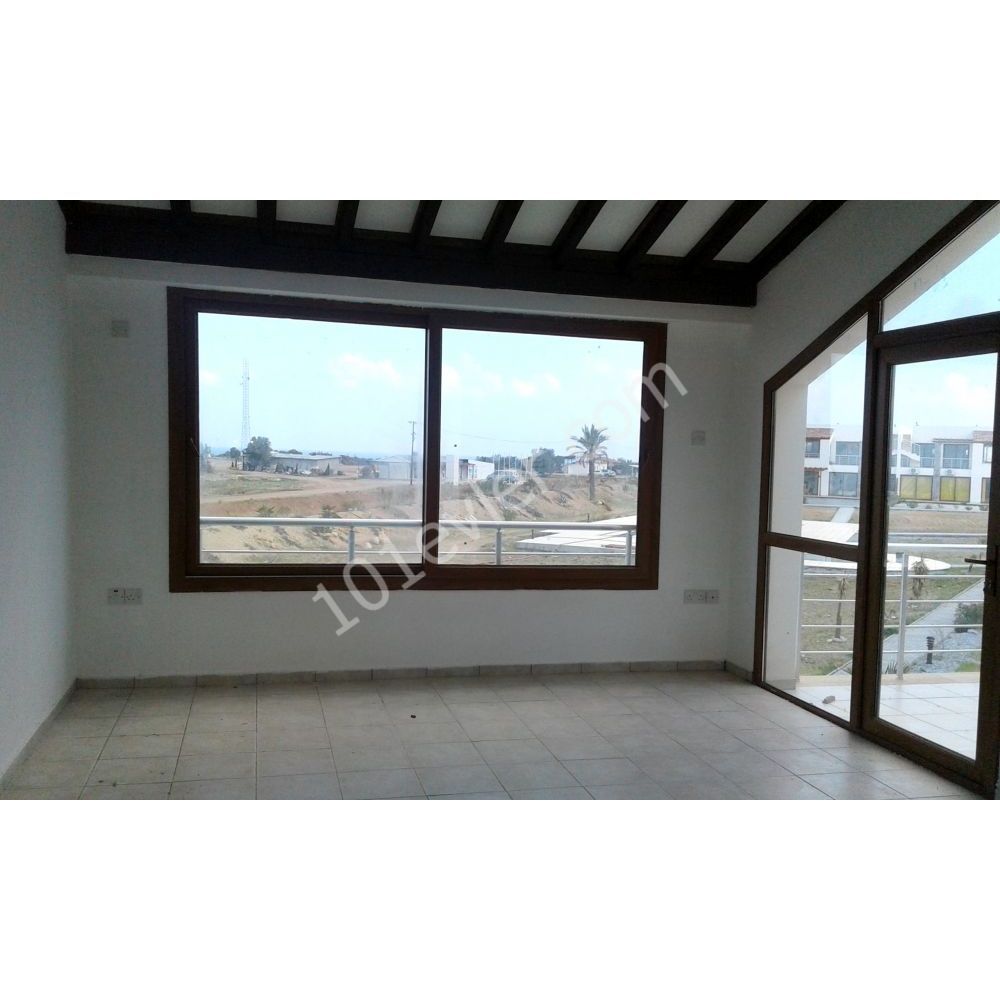 2 Bedroom Apartment & Roof Terrace,  Ref: EE509