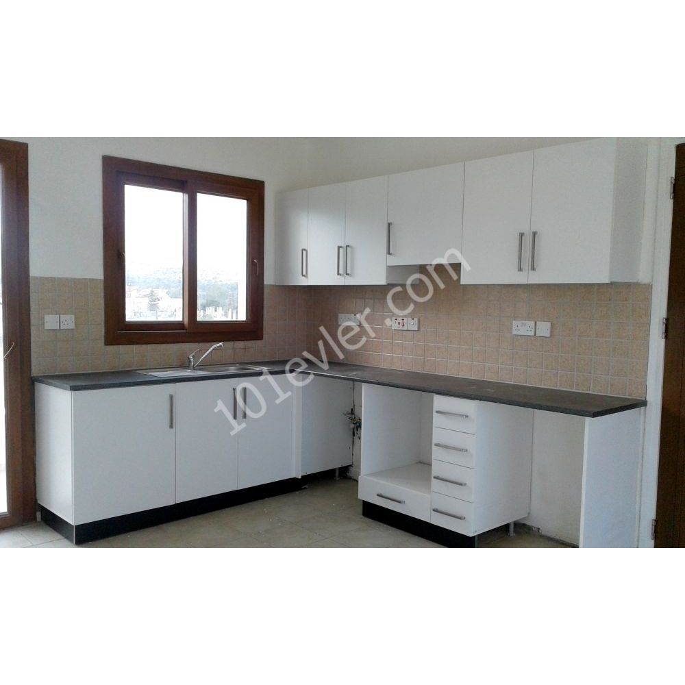 2 Bedroom Apartment & Roof Terrace,  Ref: EE509