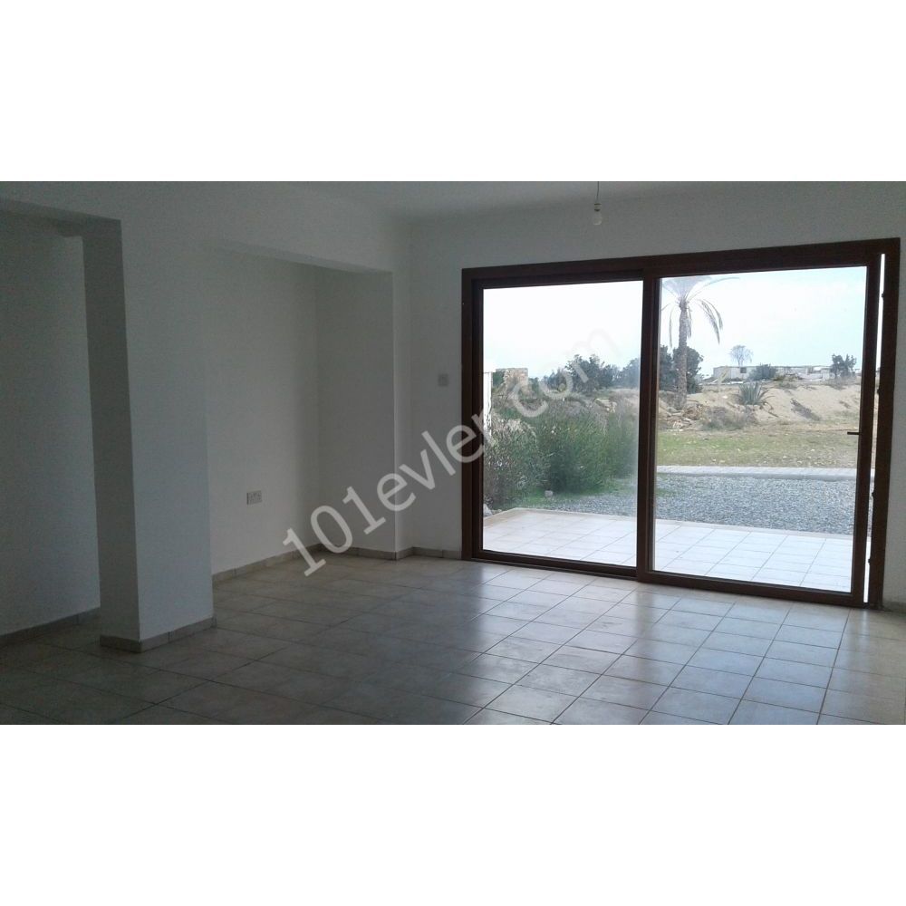 3 Bedroom Ground Floor Apartment, Communal Pool Ref: EE541