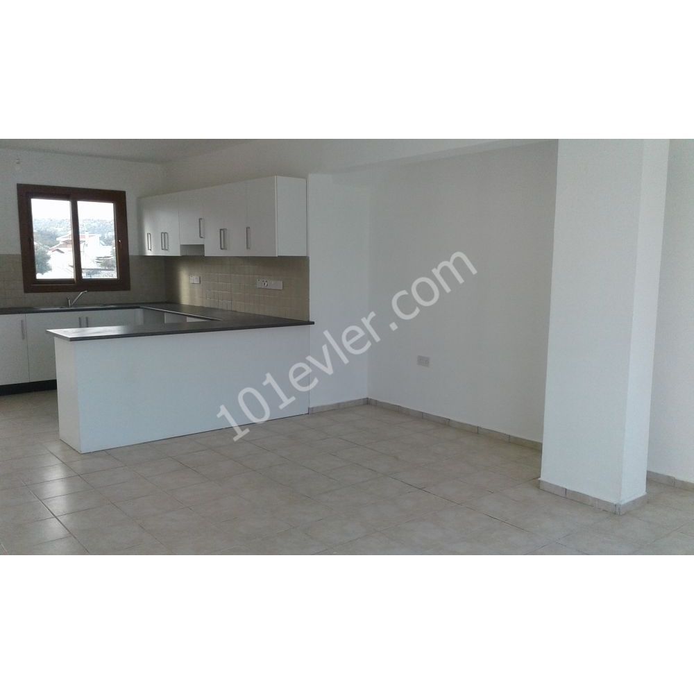 3 Bedroom Ground Floor Apartment, Communal Pool Ref: EE541