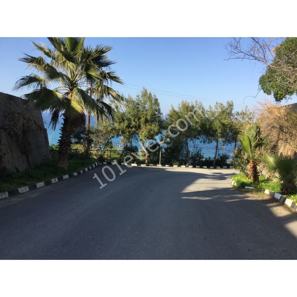 Three Bedroom Villa right next to the Sea, Deeds Ready to Transfer! Ref: KU502