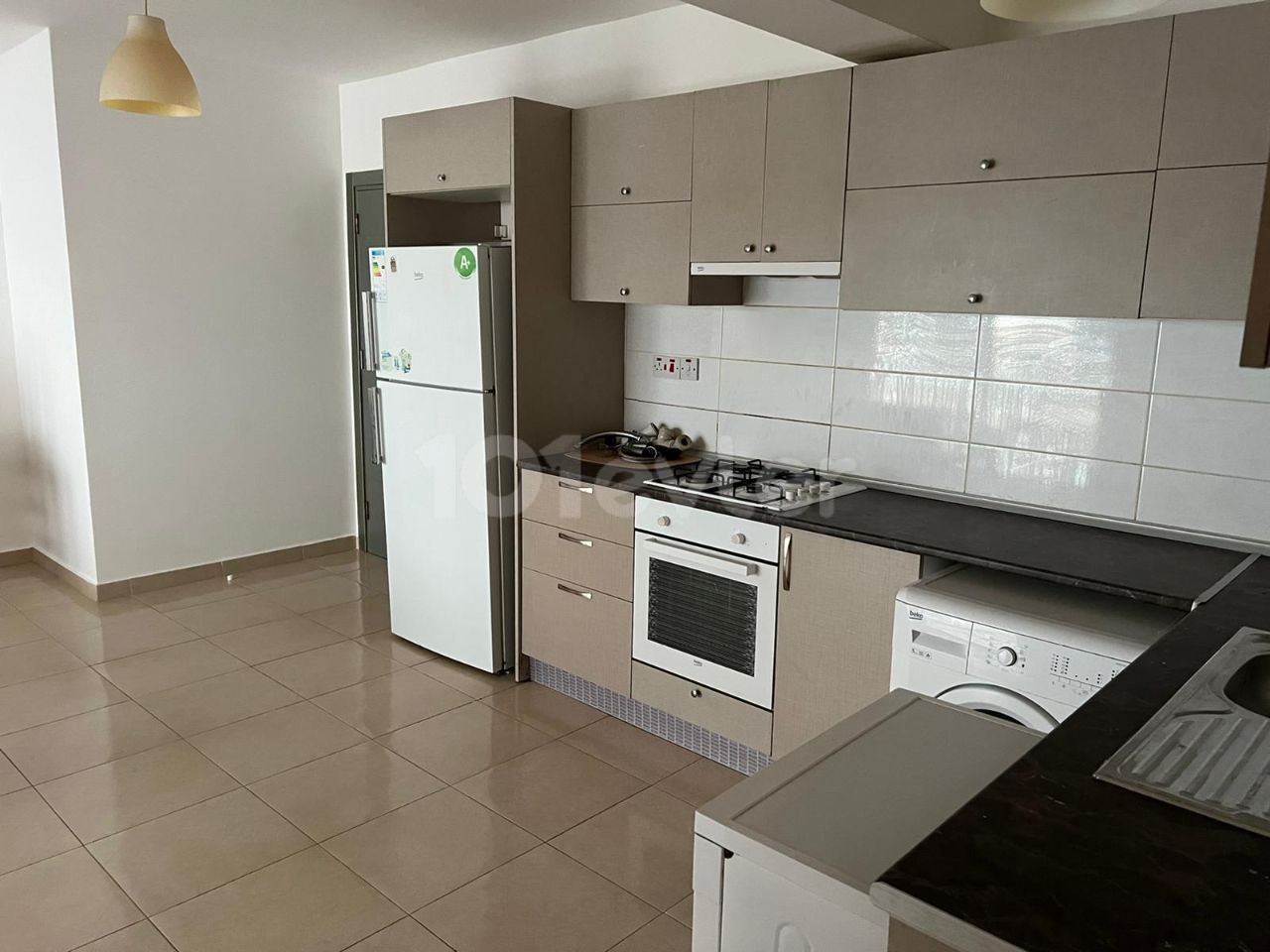 Zu verkaufen 3+1 Wohnung in der Nähe von Girne Teachers' House