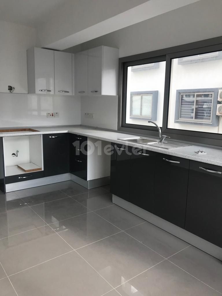 Flat For Sale in Yukarı Girne, Kyrenia