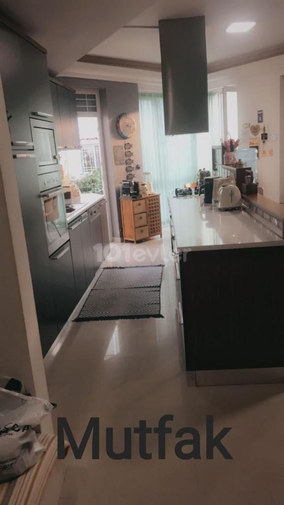 Flat For Sale in Yukarı Girne, Kyrenia